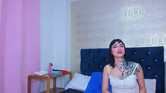 yulianademond66 online show from February 8, 2025, 2:05 pm