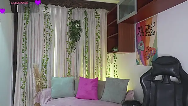 HannaRhodes online show from February 5, 2026, 1:49 pm