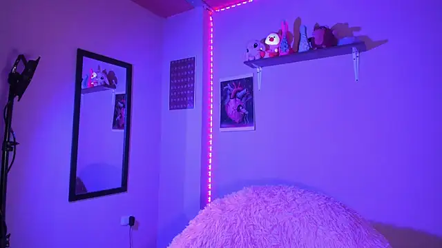 MadelineBenet online show from December 15, 2024, 6:40 am