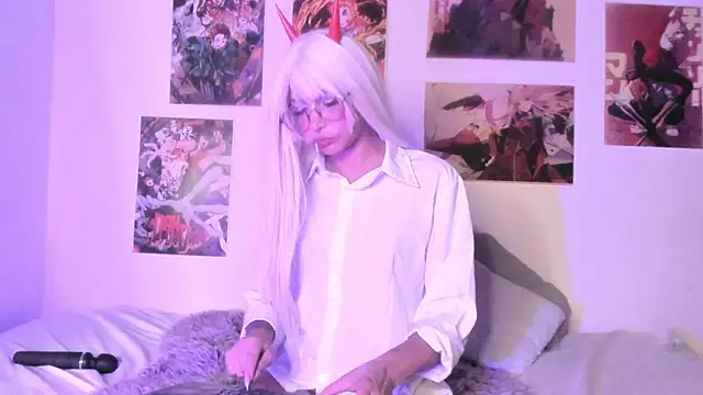 Luna-Chann online show from April 16, 2026, 9:39 pm