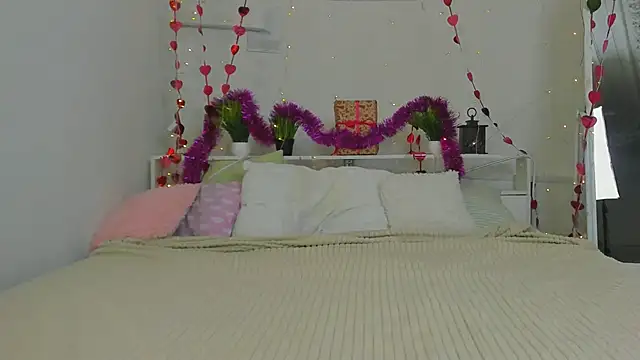 Snapshot of DreamyLuna chatting on January 8, 2025, 8:29 pm DreamyLuna online show from January 8, 2025, 8:29 pm