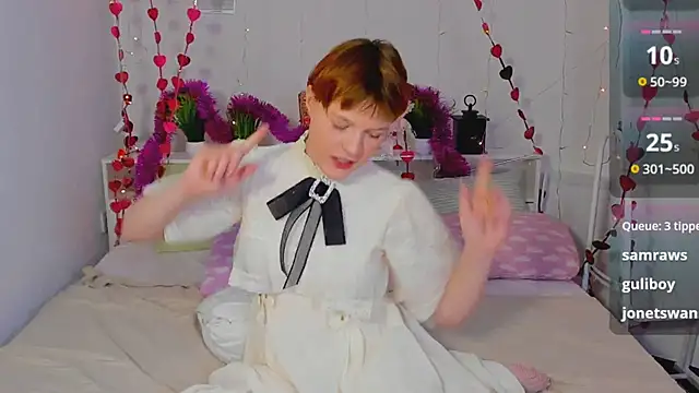 Snapshot of DreamyLuna chatting on January 13, 2025, 12:09 am DreamyLuna online show from January 13, 2025, 12:09 am