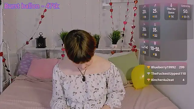 Snapshot of DreamyLuna chatting on January 25, 2025, 11:43 pm DreamyLuna online show from January 25, 2025, 11:43 pm