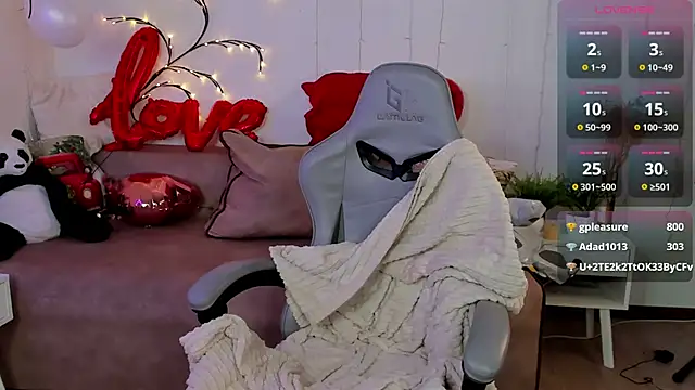 Snapshot of DreamyLuna chatting on February 2, 2025, 3:10 am DreamyLuna online show from February 2, 2025, 3:10 am