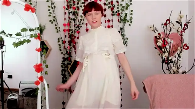 Snapshot of DreamyLuna chatting on February 3, 2025, 12:04 am DreamyLuna online show from February 3, 2025, 12:04 am