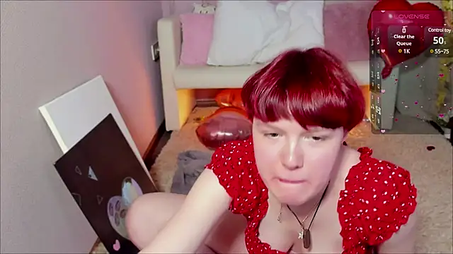 Snapshot of DreamyLuna chatting on February 13, 2025, 11:58 pm DreamyLuna online show from February 13, 2025, 11:58 pm