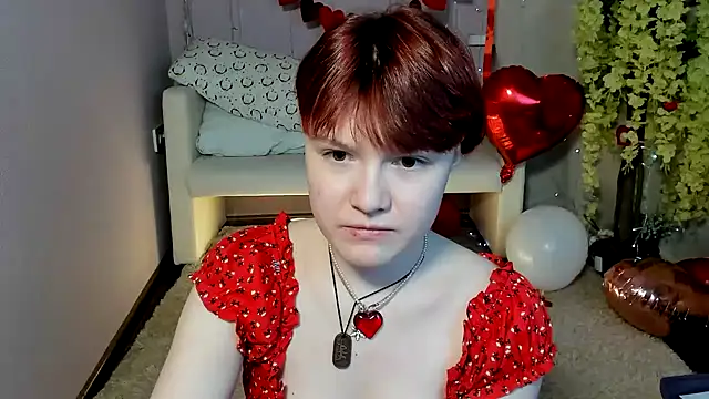 Snapshot of DreamyLuna chatting on February 19, 2025, 8:31 pm DreamyLuna online show from February 19, 2025, 8:31 pm