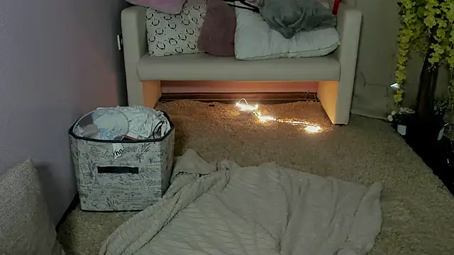 Snapshot of DreamyLuna chatting on March 12, 2025, 8:31 pm DreamyLuna online show from March 12, 2025, 8:31 pm