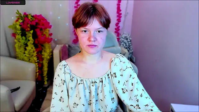 Snapshot of DreamyLuna chatting on September 19, 2025, 8:42 pm DreamyLuna online show from September 19, 2025, 8:42 pm