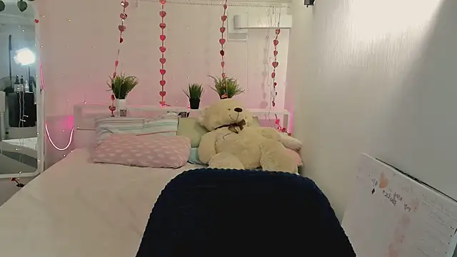 Snapshot of DreamyLuna chatting on October 9, 2025, 8:51 pm DreamyLuna online show from October 9, 2025, 8:51 pm