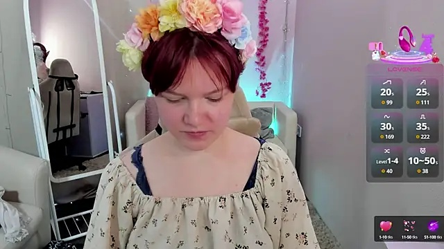 Snapshot of DreamyLuna chatting on October 11, 2025, 8:40 pm DreamyLuna online show from October 11, 2025, 8:40 pm