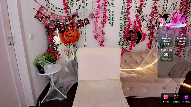 Snapshot of DreamyLuna chatting on October 21, 2025, 8:31 pm DreamyLuna online show from October 21, 2025, 8:31 pm