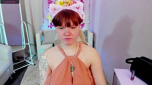 Snapshot of DreamyLuna chatting on November 7, 2025, 9:15 pm DreamyLuna online show from November 7, 2025, 9:15 pm