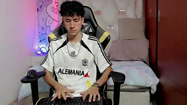 johnny cagee online show from October 17, 2025, 9:12 am