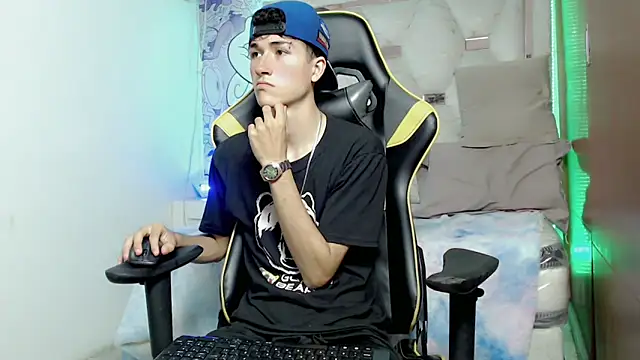 johnny cagee online show from October 31, 2025, 3:51 am