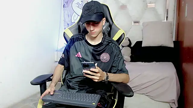 johnny cagee online show from January 13, 2026, 3:34 am