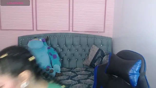 stephania t online show from February 1, 2025, 10:37 am