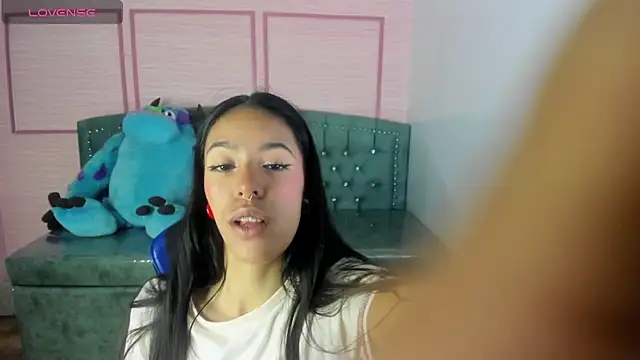 stephania t online show from March 22, 2025, 10:49 am