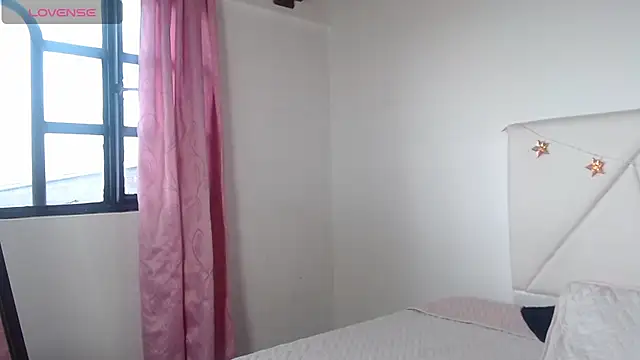 julz 03 online show from November 11, 2025, 12:05 pm