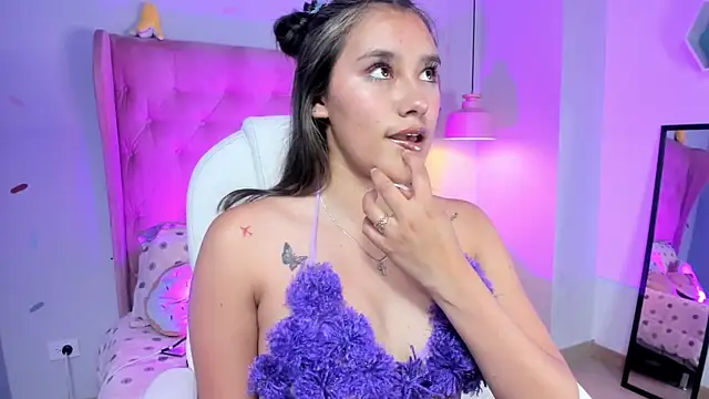  Sophie  miller online show from November 13, 2025, 8:41 pm