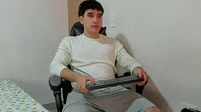 leo030809 online show from December 6, 2024, 1:18 am