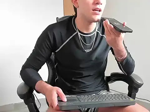 leo030809 online show from March 27, 2026, 8:52 pm