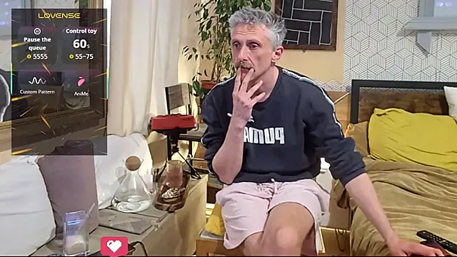 Snapshot of unclestefansdick chatting on April 16, 2026, 2:07 pm unclestefansdick online show from April 16, 2026, 2:07 pm