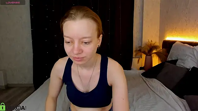 Snapshot of Michelle_Blond chatting on December 21, 2025, 8:21 am Michelle Blond online show from December 21, 2025, 8:21 am