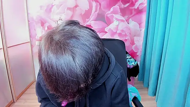 Snapshot of EmiliaYours chatting on January 31, 2025, 12:51 pm EmiliaYours online show from January 31, 2025, 12:51 pm