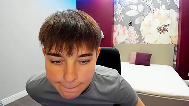 Snapshot of EmiliaYours chatting on October 7, 2025, 1:41 pm EmiliaYours online show from October 7, 2025, 1:41 pm