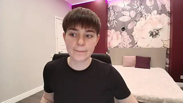 EmiliaYours online show from March 16, 2026, 3:38 pm