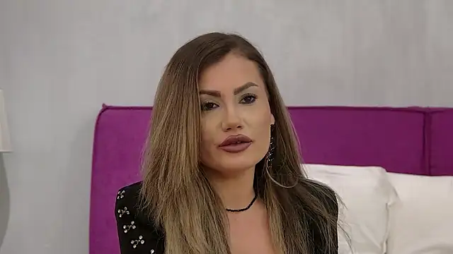 Snapshot of CelineHuddson chatting on December 31, 2024, 8:45 pm CelineHuddson online show from December 31, 2024, 8:45 pm