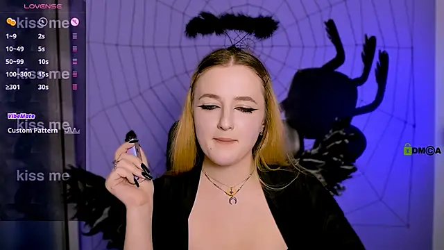 Snapshot of luna_berryy chatting on October 20, 2025, 7:14 pm luna berryy online show from October 20, 2025, 7:14 pm