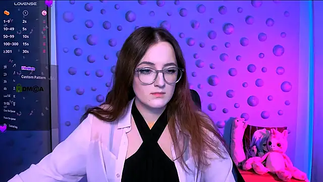 luna berryy online show from November 28, 2025, 8:11 pm