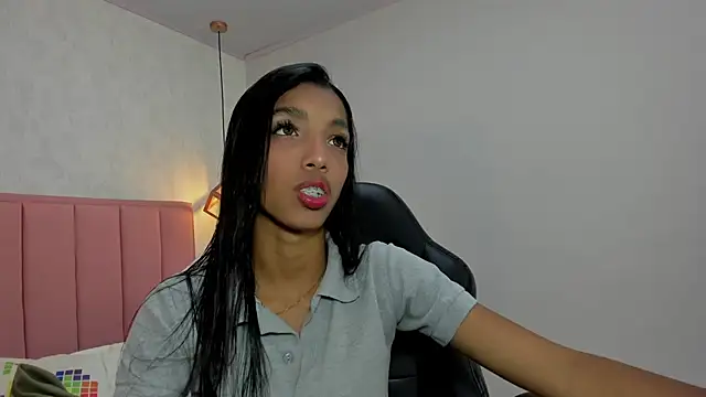 Snapshot of MAYROBERTSS chatting on February 10, 2025, 12:18 pm MAYROBERTSS online show from February 10, 2025, 12:18 pm