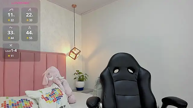 Snapshot of MAYROBERTSS chatting on February 17, 2025, 12:05 pm MAYROBERTSS online show from February 17, 2025, 12:05 pm