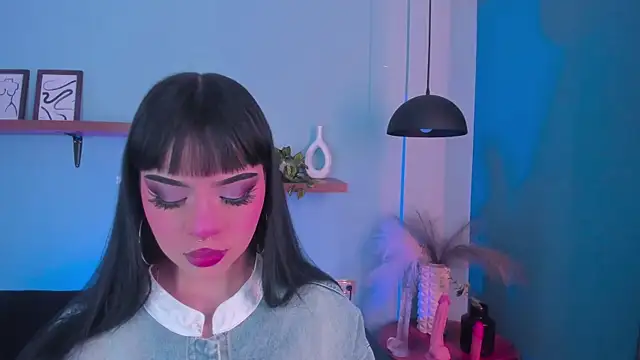 Snapshot of maddy_walker chatting on November 13, 2025, 1:21 pm maddy walker online show from November 13, 2025, 1:21 pm