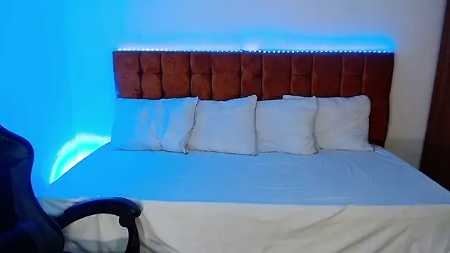 alexiaaross online show from September 25, 2025, 8:23 pm