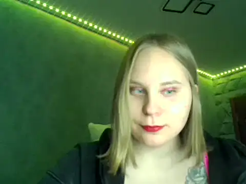 Snapshot of Thalia__Star chatting on February 22, 2025, 4:40 am Thalia Star online show from February 22, 2025, 4:40 am