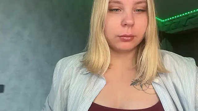 Snapshot of Thalia__Star chatting on October 28, 2025, 9:13 am Thalia Star online show from October 28, 2025, 9:13 am