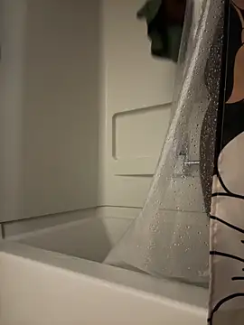 choclatepeaach online show from March 18, 2026, 1:25 pm