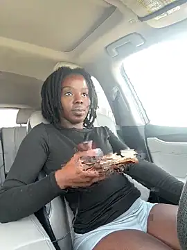 choclatepeaach online show from April 13, 2026, 5:51 pm