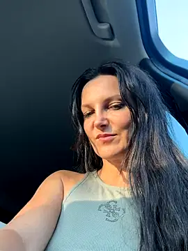 Snapshot of -OLYA- chatting on November 7, 2025, 2:06 pm -OLYA- online show from November 7, 2025, 2:06 pm