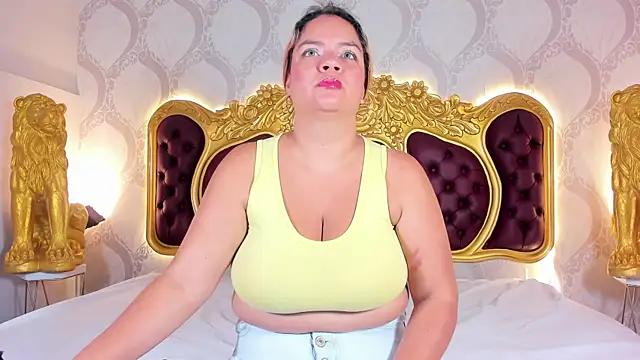 KendralHolson online show from November 28, 2025, 4:15 am