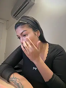 jennifer oliveira online show from December 18, 2025, 9:04 am