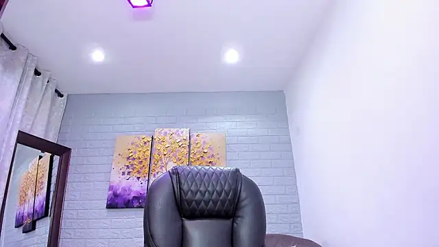 ebbafernandez  online show from February 8, 2026, 11:46 am