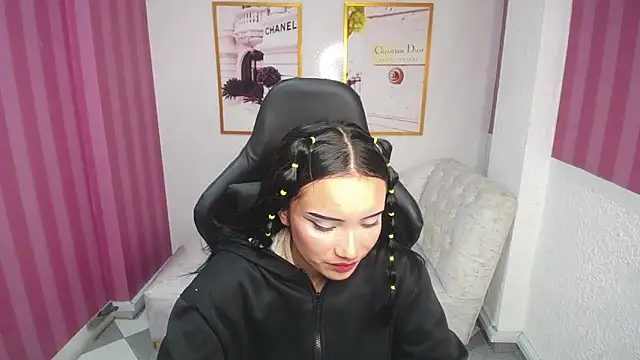  Esther Toro b online show from December 19, 2024, 6:56 pm