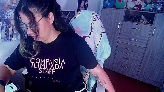 gigiqueen 18 online show from December 5, 2024, 1:28 pm