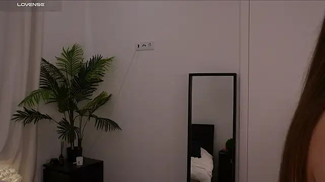 Snapshot of Lilly_Colins chatting on January 17, 2025, 9:39 pm Lilly Colins online show from January 17, 2025, 9:39 pm