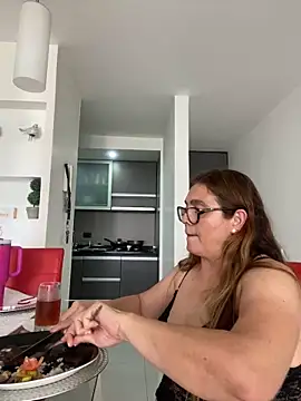 Snapshot of AntonellaAlondra4 chatting on January 13, 2025, 6:38 pm AntonellaAlondra4 online show from January 13, 2025, 6:38 pm